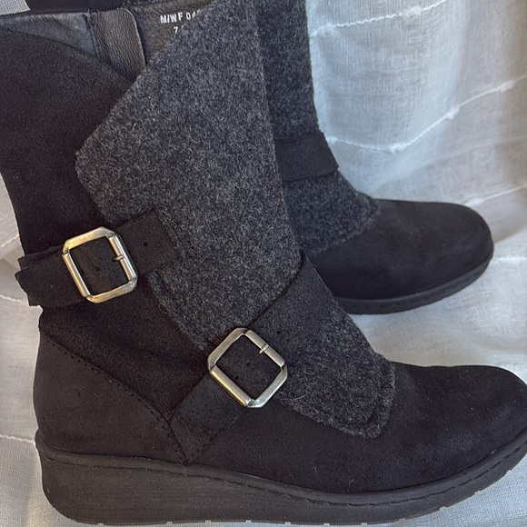 Women’s Born black and gray felted leather boots size 7.5 - Picture 3 of 7